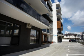 George, Mamaia